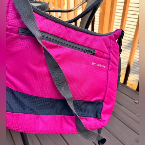 BRAND NEW no tags NYLON CROSSBODY. - Picture 1 of 8